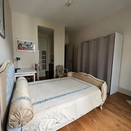 Quarto em Acomodações Particulares Hyper Centre ,jolie Climatisee Avec Parking Securise Gratuit Clermont-Ferrand
