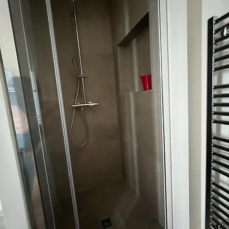 Hyper Centre ,jolie Climatisee Avec Parking Securise Gratuit Homestay Clermont-Ferrand