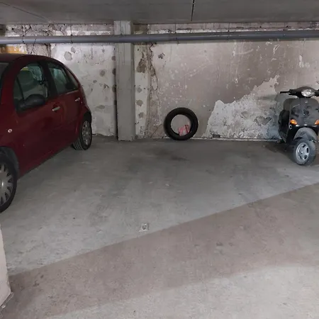 Hyper Centre ,jolie Climatisee Avec Parking Securise Gratuit Homestay Clermont-Ferrand
