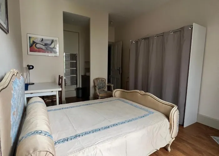Quarto em Acomodações Particulares Hyper Centre ,jolie Climatisee Avec Parking Securise Gratuit Clermont-Ferrand